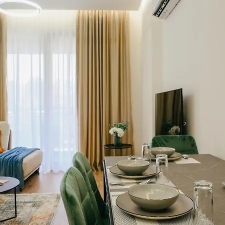 Lindi's 4/4 * Tirana