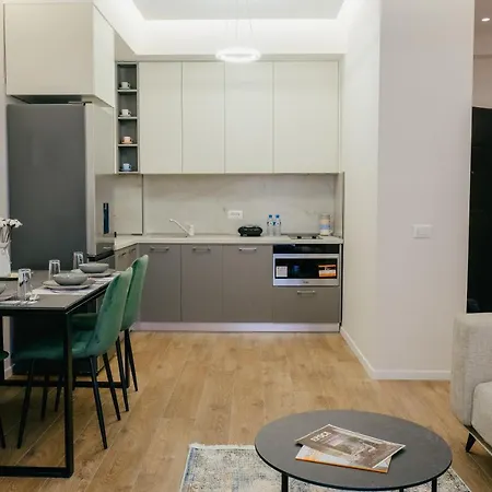 Lindi's 4/4 * Tirana