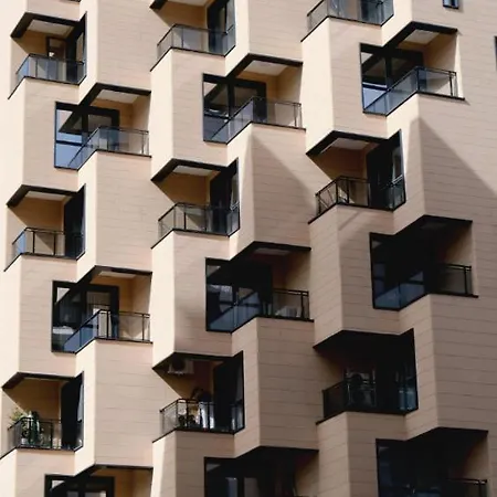 Lindi's 4/4 * Tirana