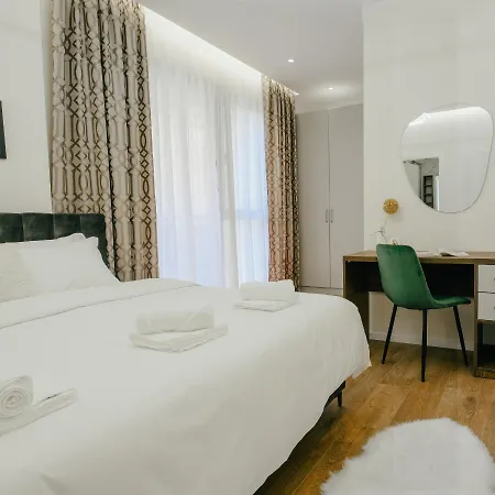 Lindi's 4/4 Apartment Tirana